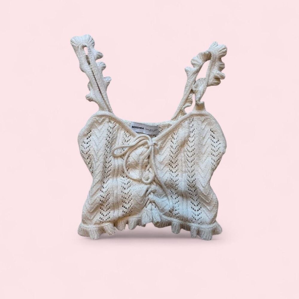 Bershka Women's Cream and White Crop-top